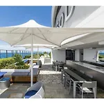 Wonderful 2-Bed With Pool, Gym & Scenic Views