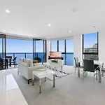 Wonderful 2-Bed With Pool, Gym & Scenic Views