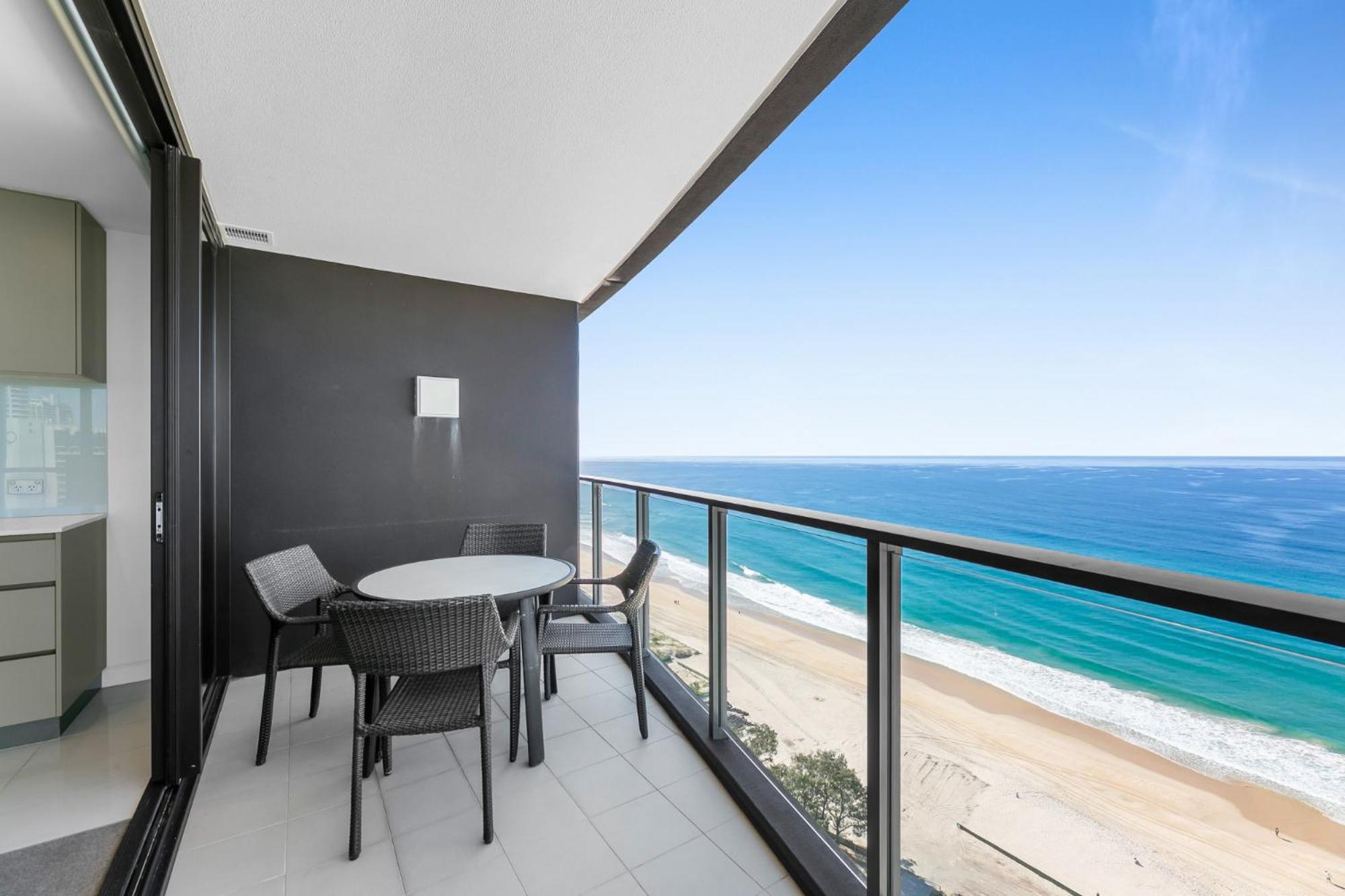 Apartment Wonderful 2-bed With Pool, Gym & Scenic Views