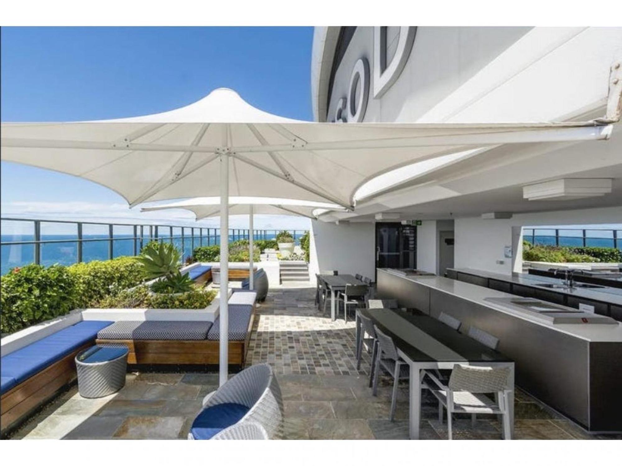 Wonderful 2-bed With Pool, Gym & Scenic Views *