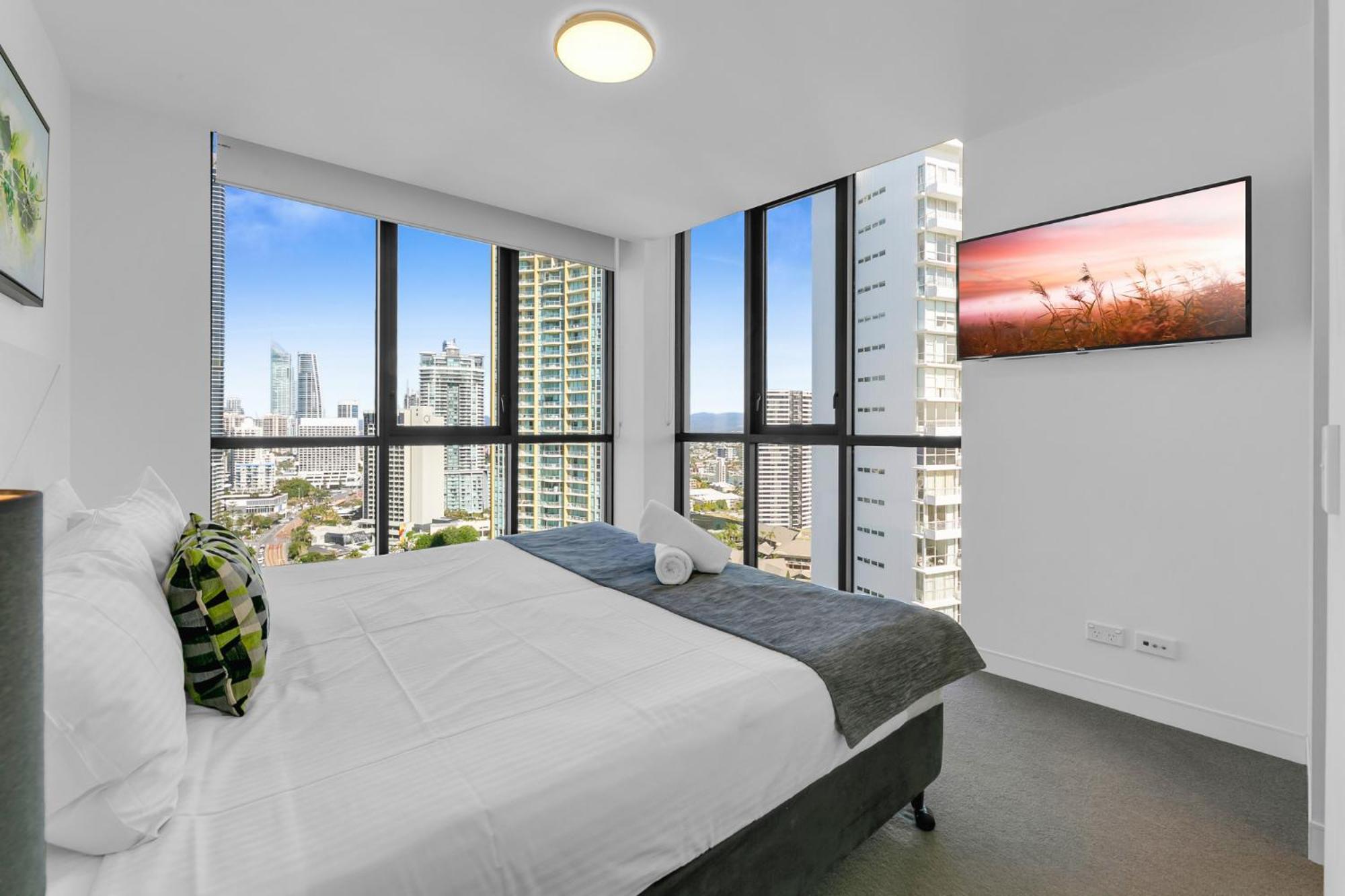 Wonderful 2-bed With Pool, Gym & Scenic Views Apartment *