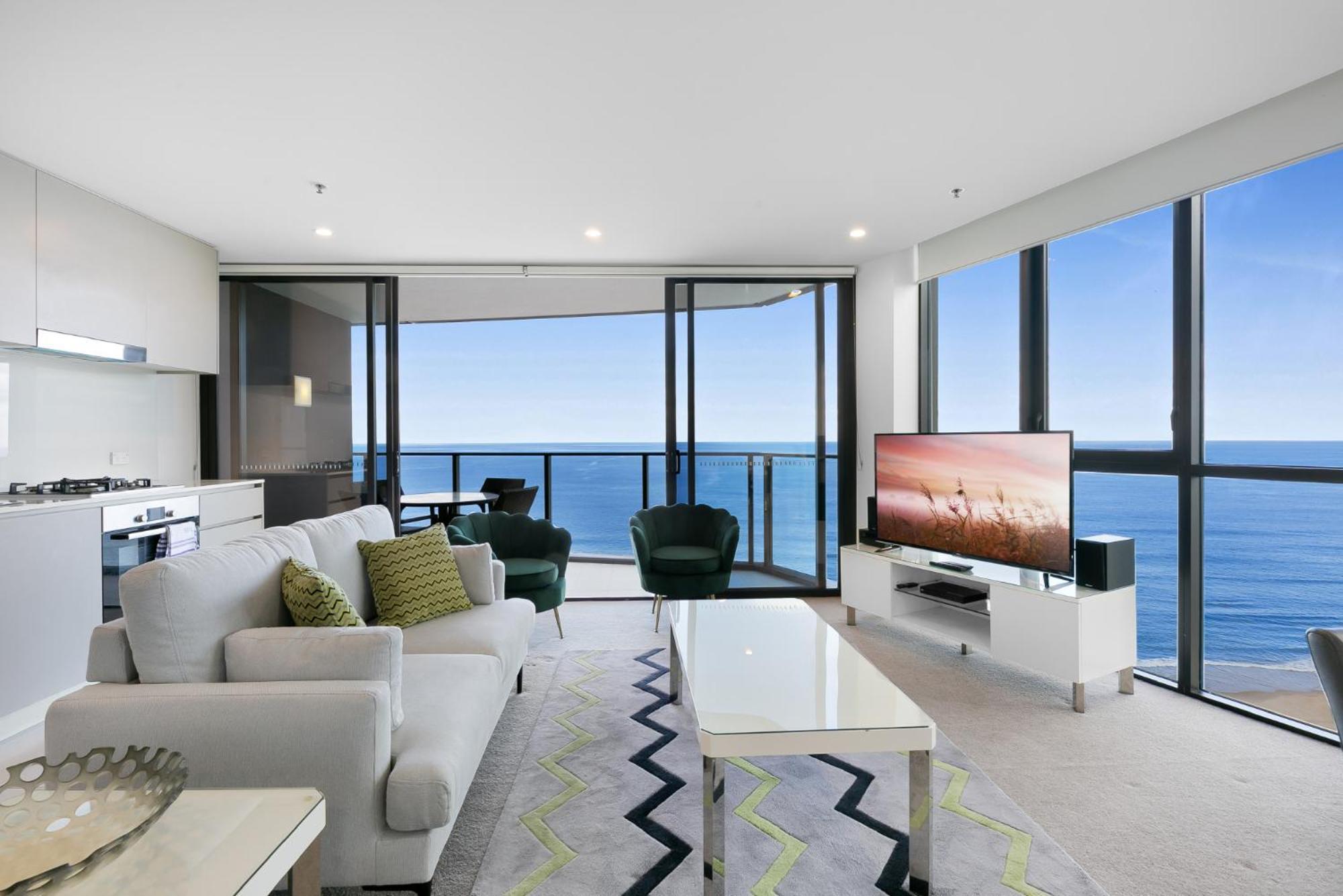 Wonderful 2-bed With Pool, Gym & Scenic Views Apartment