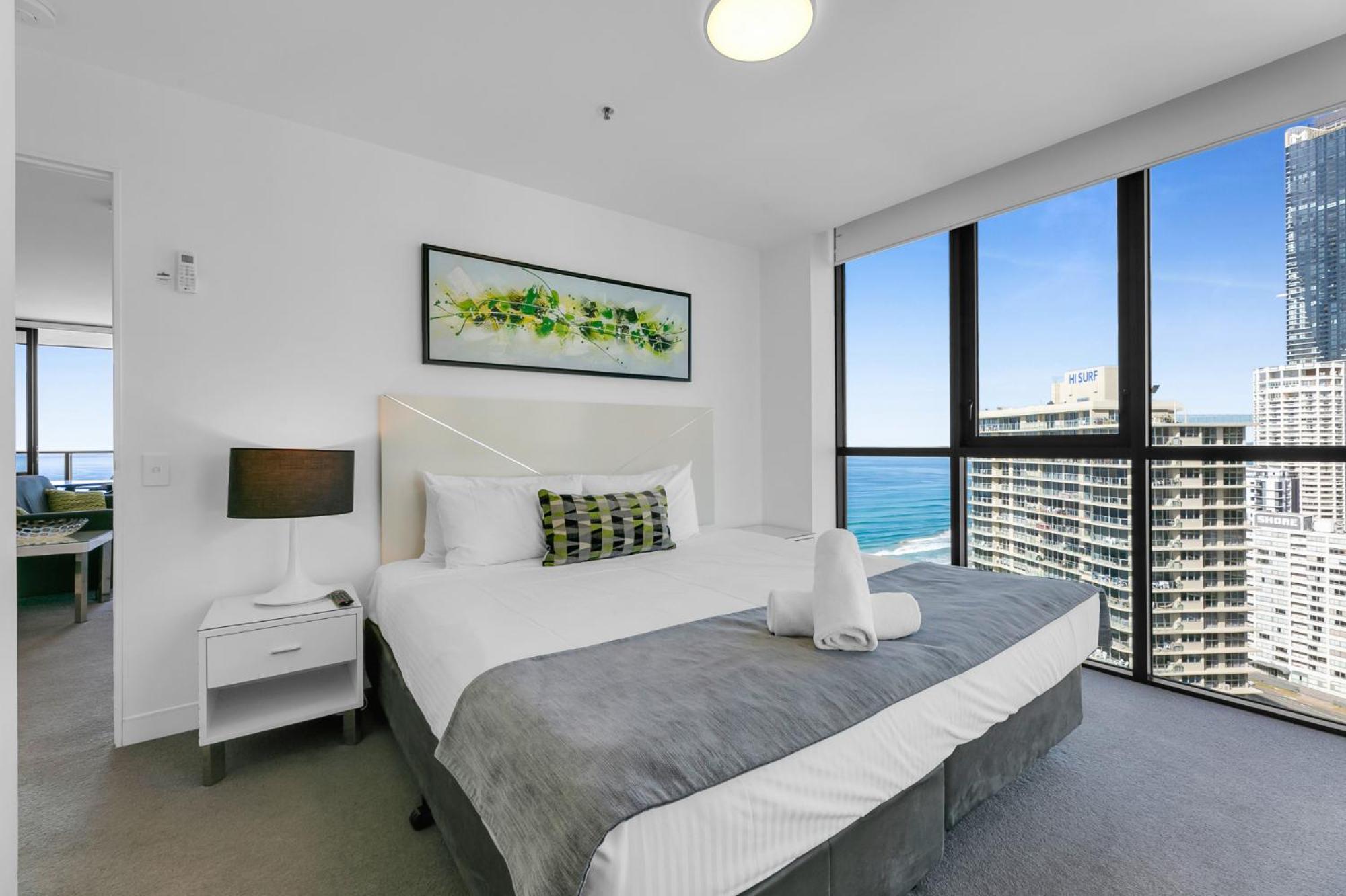 Wonderful 2-bed With Pool, Gym & Scenic Views Apartment *