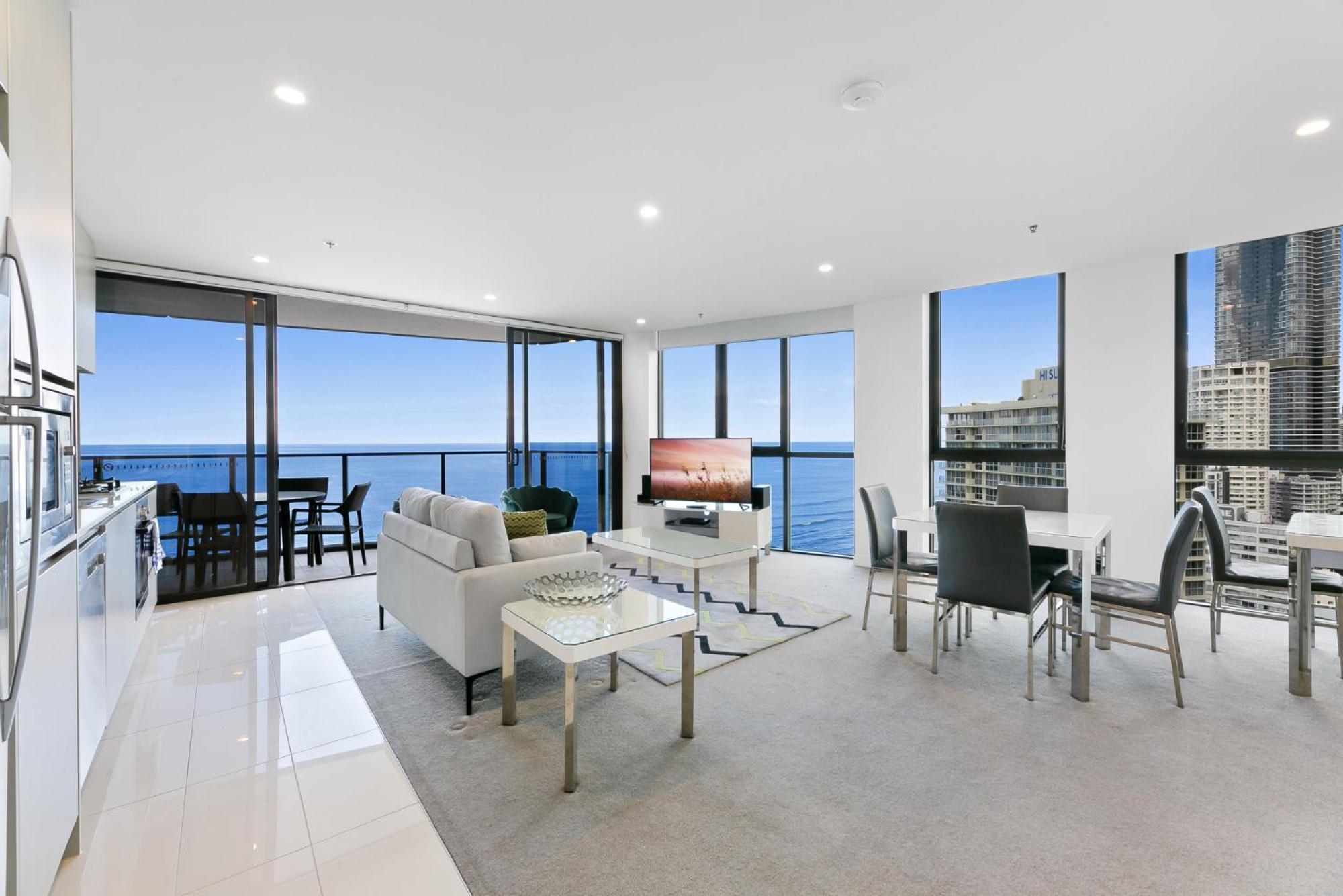Apartment Wonderful 2-bed With Pool, Gym & Scenic Views *